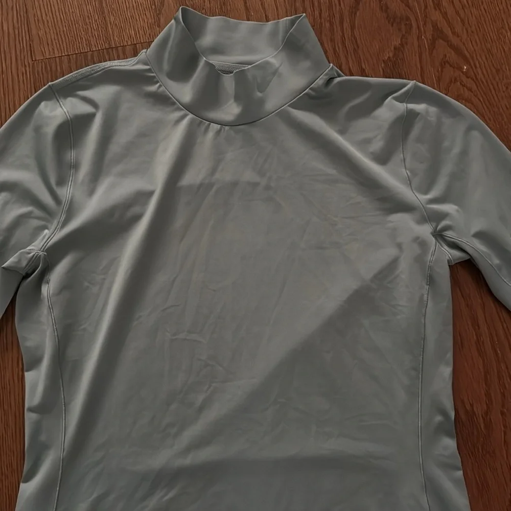 Women's Nike drifit Mock neck light blue Long Sleeve Shirt size small